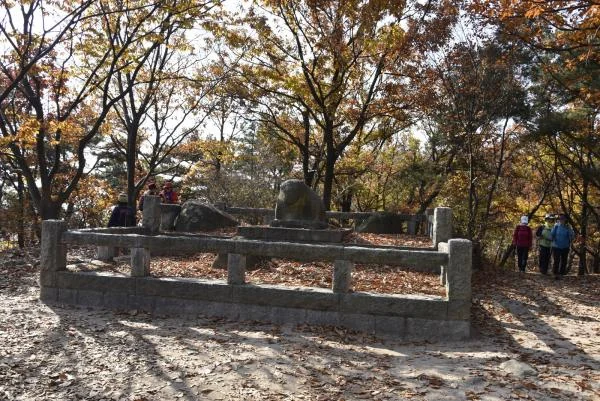호암산 능선길 경유지 · 호암산성 석구상 주변 실제 사진