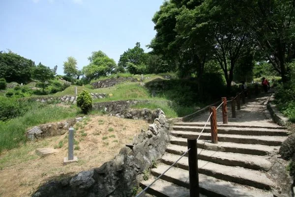 망우리 역사문화공원 산책로와 묘역 주변 (촬영 당시 모습) 실제 사진