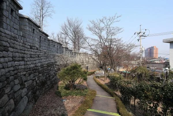 장충동 한양도성 성곽길 실제 사진