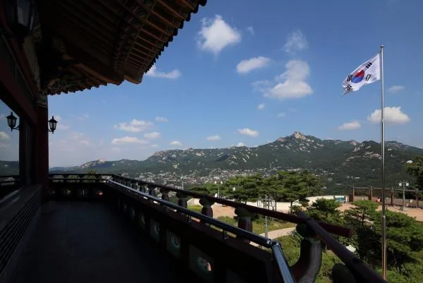 북악산 하늘길 주변 팔각정에서 바라본 전망 (2014년 참고사진) 실제 사진