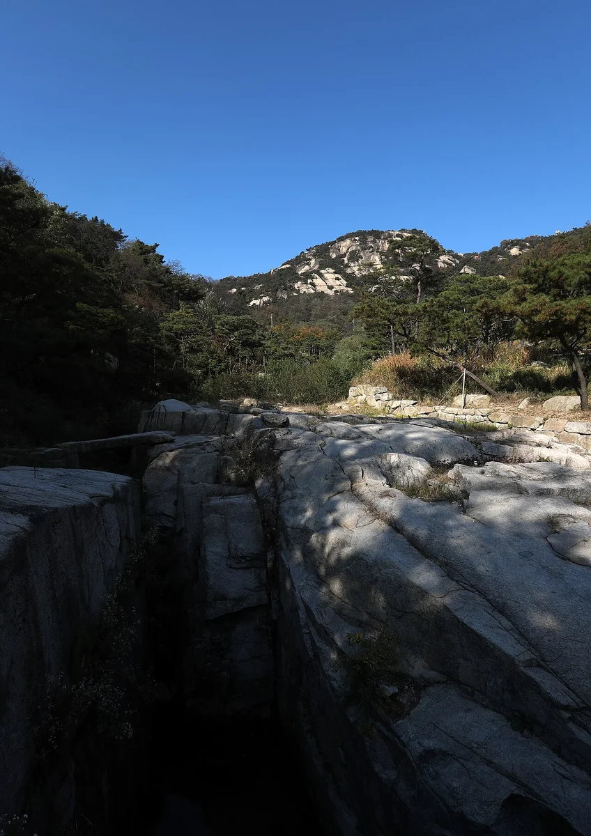 수성동계곡에서 바라본 인왕산 (코스 경유지) 실제 사진