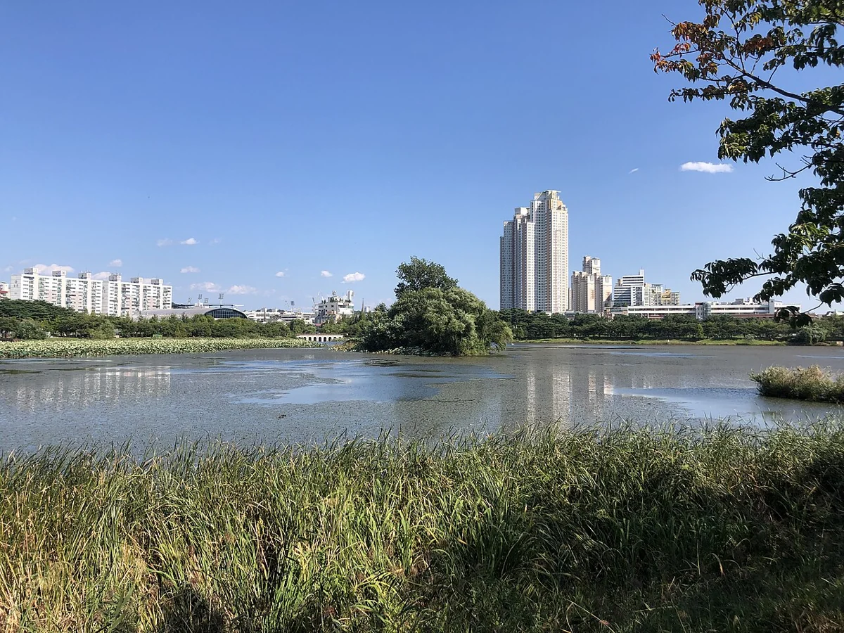 만석공원 호수 주변 산책 공간 실제 사진