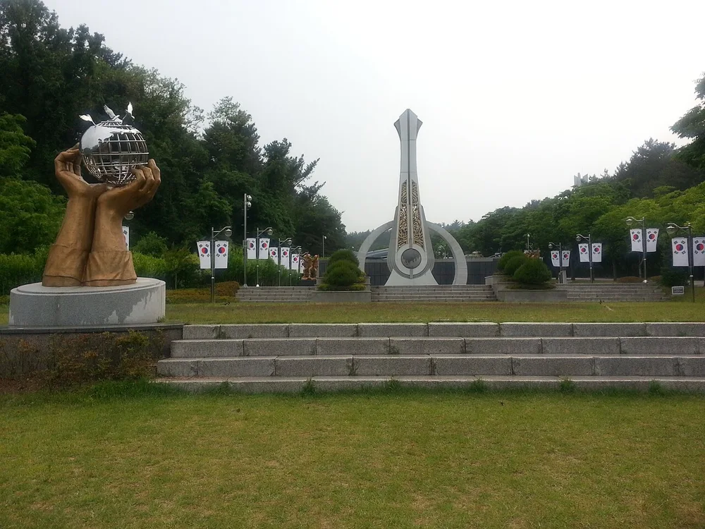 울산대공원 현충탑 주변 풍경 실제 사진