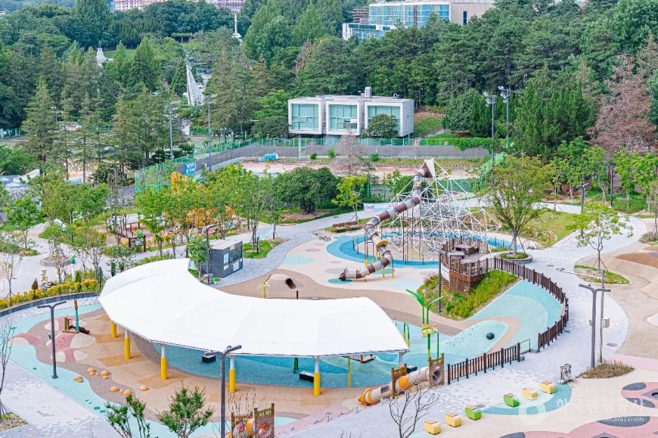 중외공원 야외 공원 공간 실제 사진