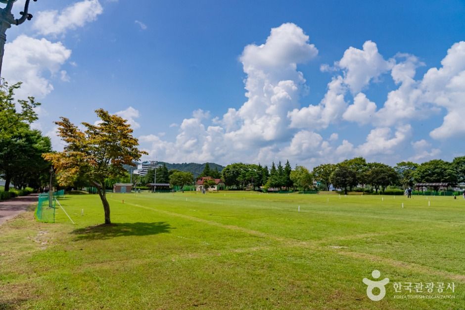 오수의견공원 경관·시설 참고사진 · 확인된 산책 동선 아님 실제 사진
