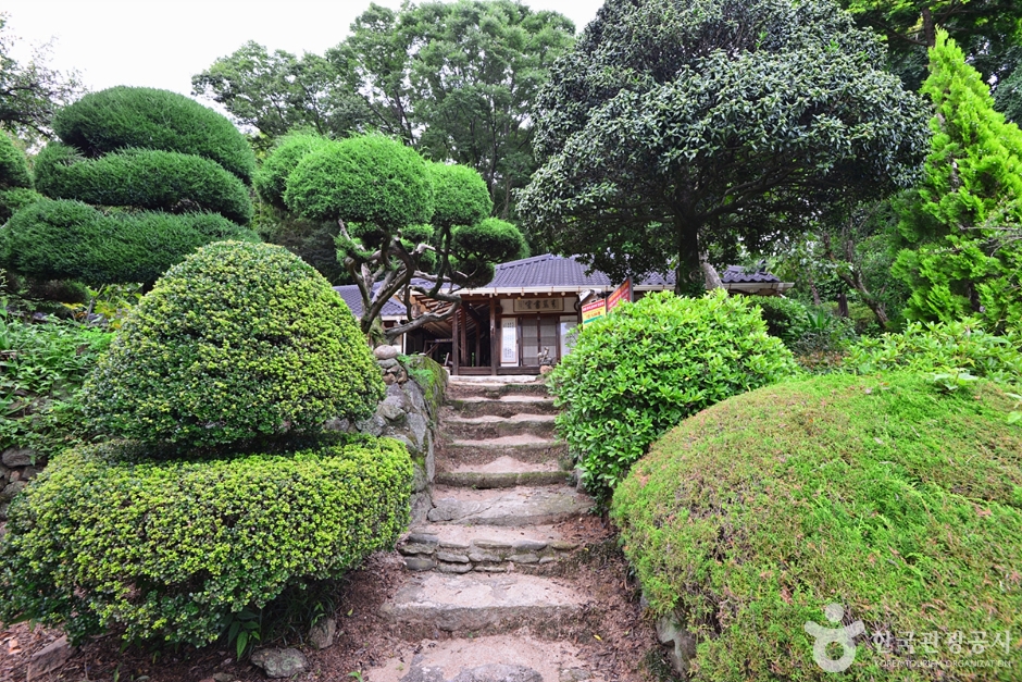 초암 정원 경관·시설 참고사진 · 확인된 산책 동선 아님 실제 사진