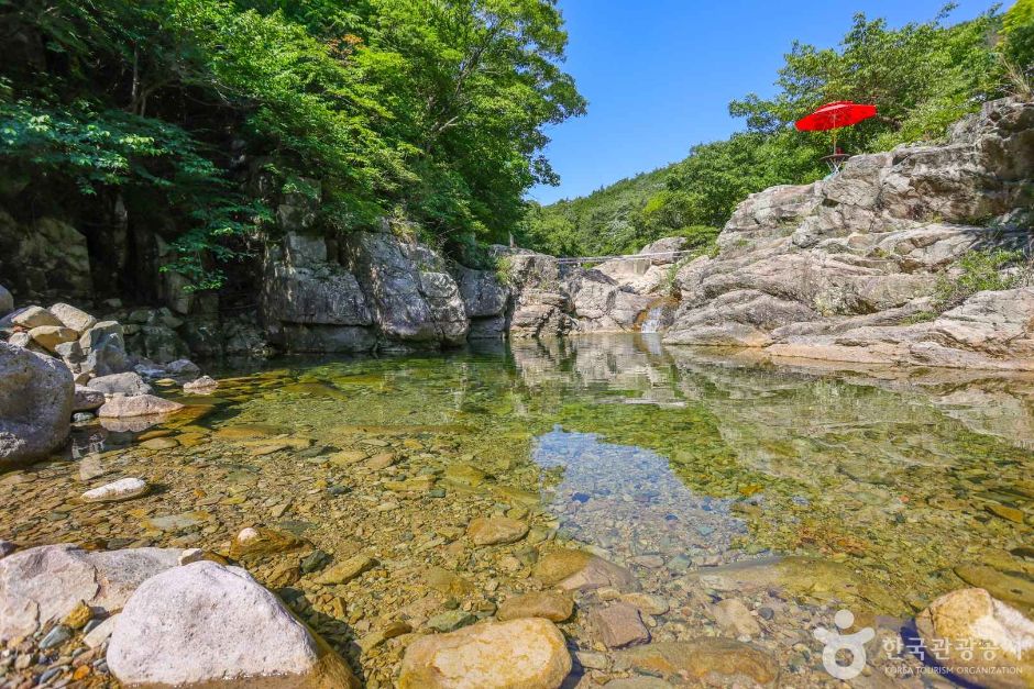 내원암 계곡 경관·시설 참고사진 · 확인된 산책 동선 아님 실제 사진