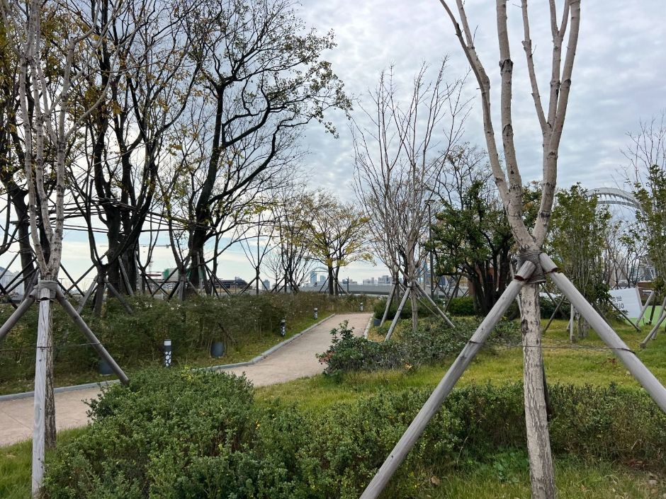 부산북항 친수공원 실제 장소 경관 참고사진 · 전체 제안 경로 사진 아님 실제 사진 ()