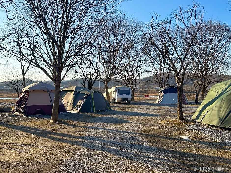 강변캠핑장 공식 관광자료 제공 사진 실제 사진