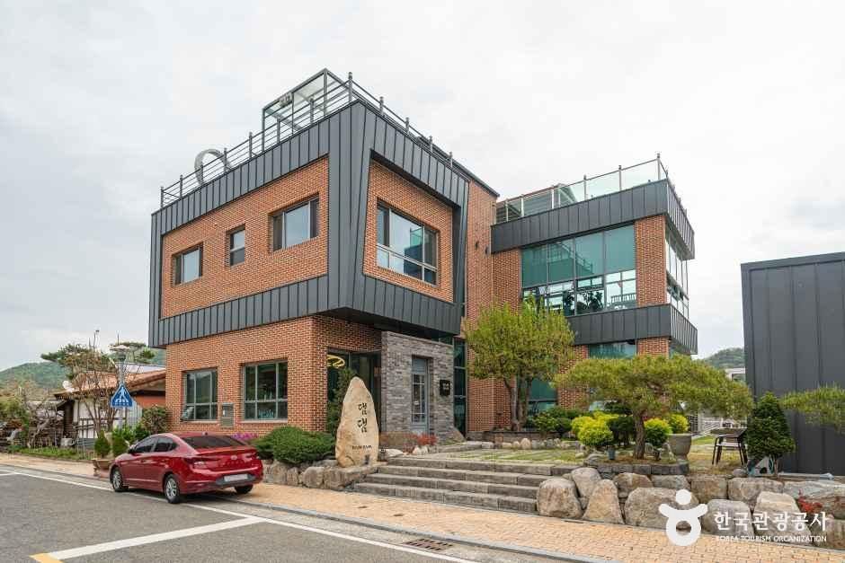 카페댐댐 공식 관광자료 제공 사진 실제 사진