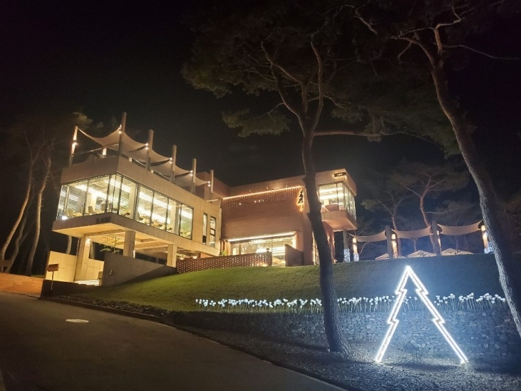 카페로우 공식 관광자료 제공 사진 실제 사진